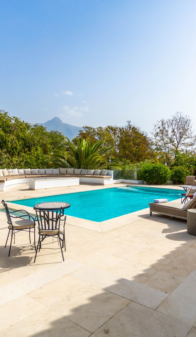 Villa Familiale en Première Ligne de Golf à Las Brisas, Marbella Golf Valley