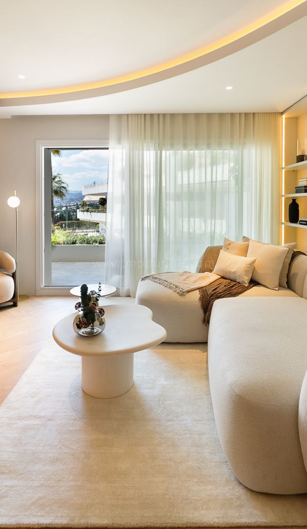 Three Bedroom Golden Mile Apartment with Panoramic Views