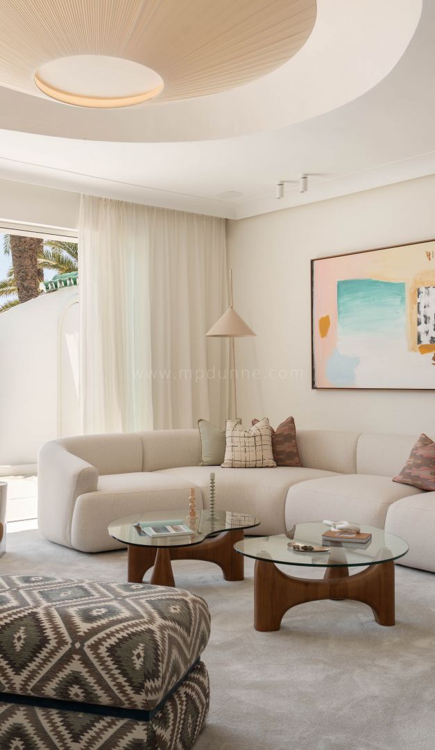 Elegancia Frente al Mar en la Milla de Oro de Marbella