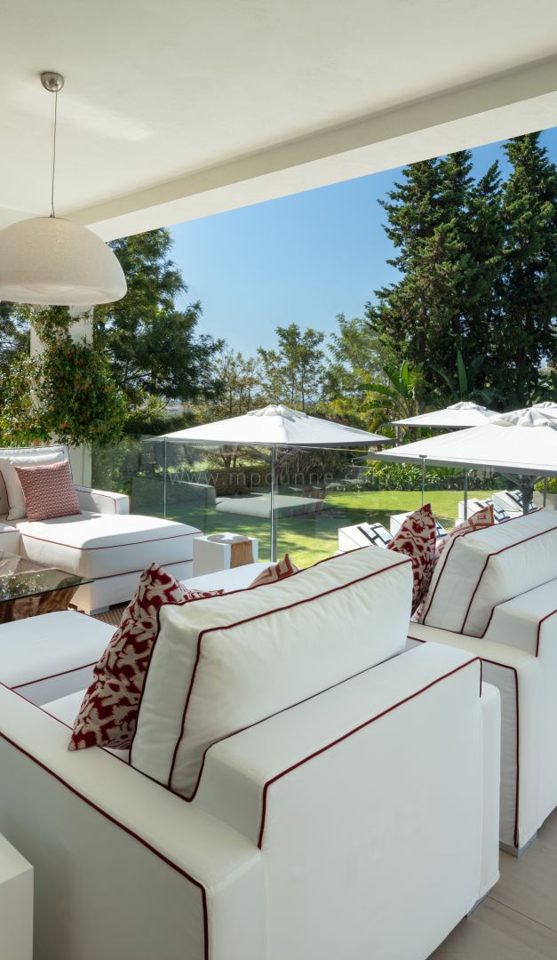 Villa de golf en première ligne avec maison d’invités à Aloha, Marbella