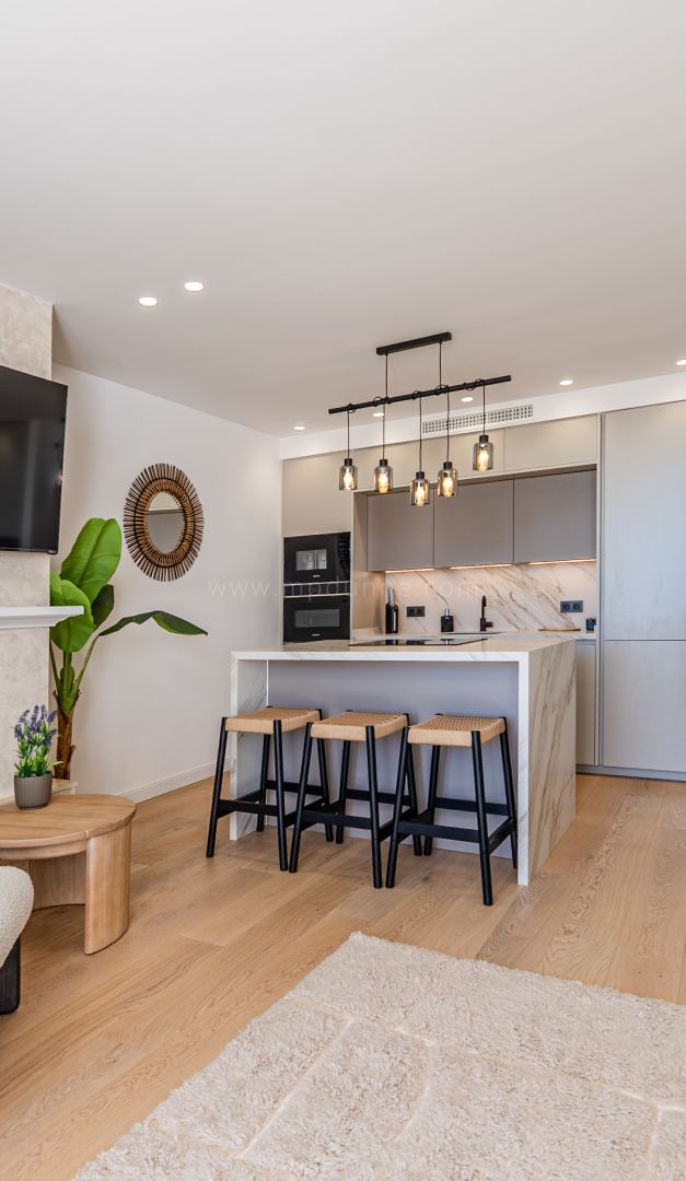 Modern Townhouse with Panoramic Sea Views in Los Arqueros