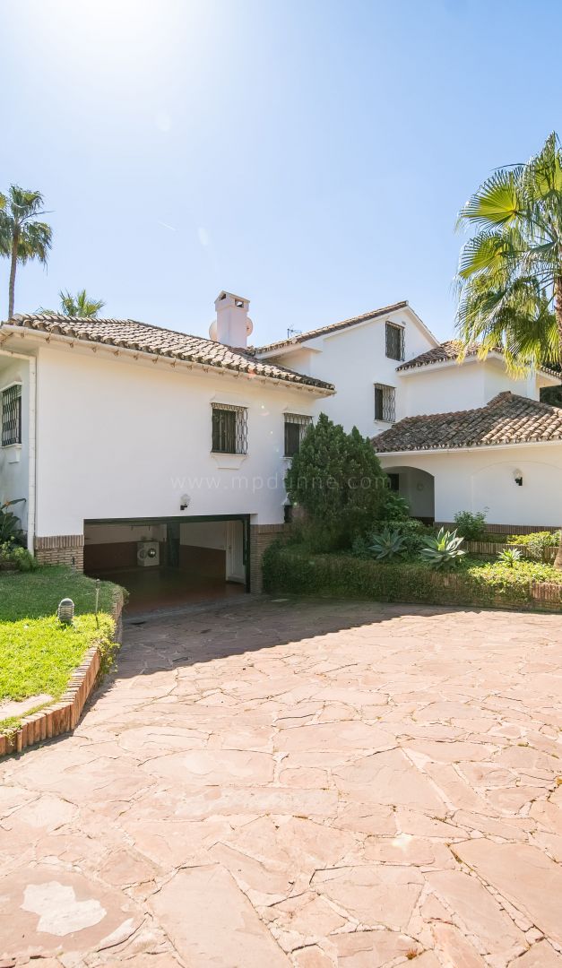 Beachside Villa - Renovation Potential, Los Monteros, Marbella