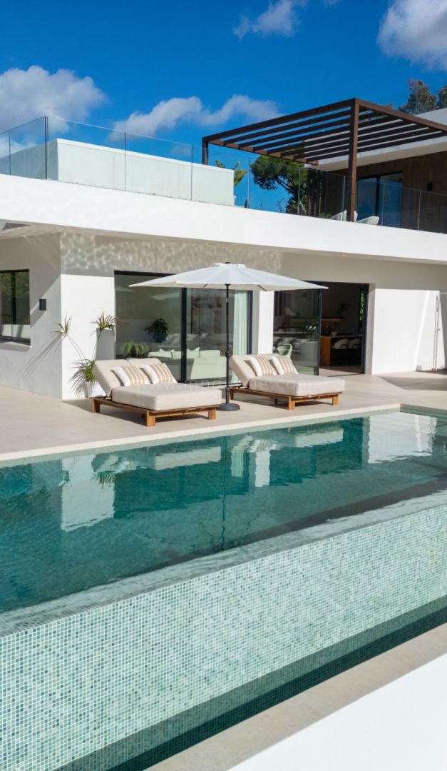 Fünf-Schlafzimmer-Villa in El Paraíso, Estepona