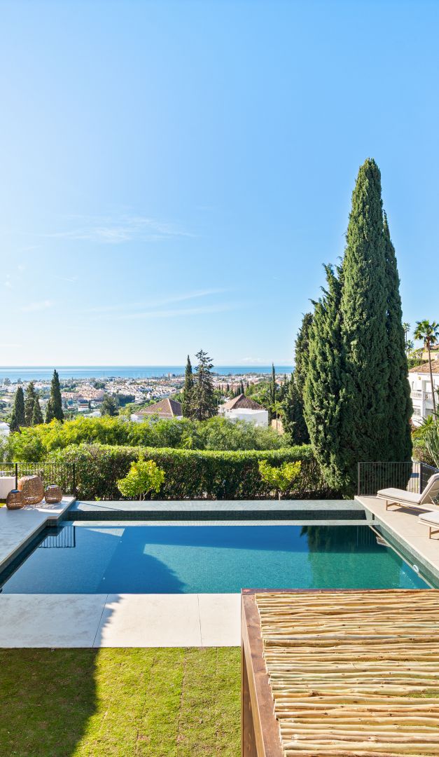 Villa moderna con vistas al mar en El Paraiso Alto, Benahavis