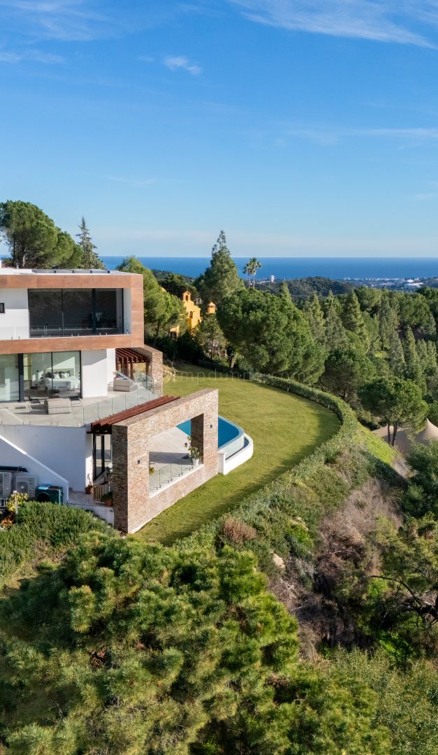 Villa de Cinco Dormitorios con Vistas Panorámicas en El Madroñal, Benahavís