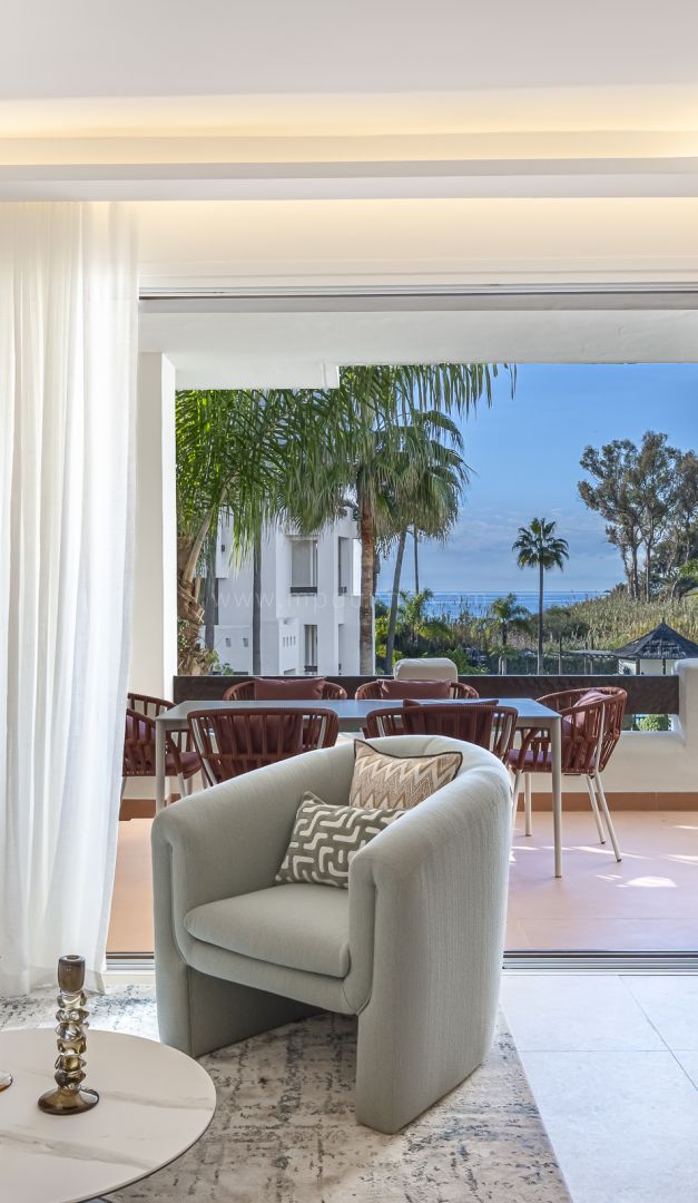 Modern Beachfront Apartment in Bahía del Velerín