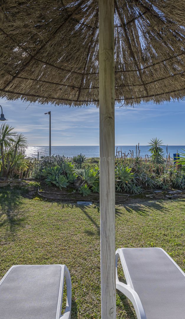 Apartamento en Primera Línea de Playa en Costalita del Mar