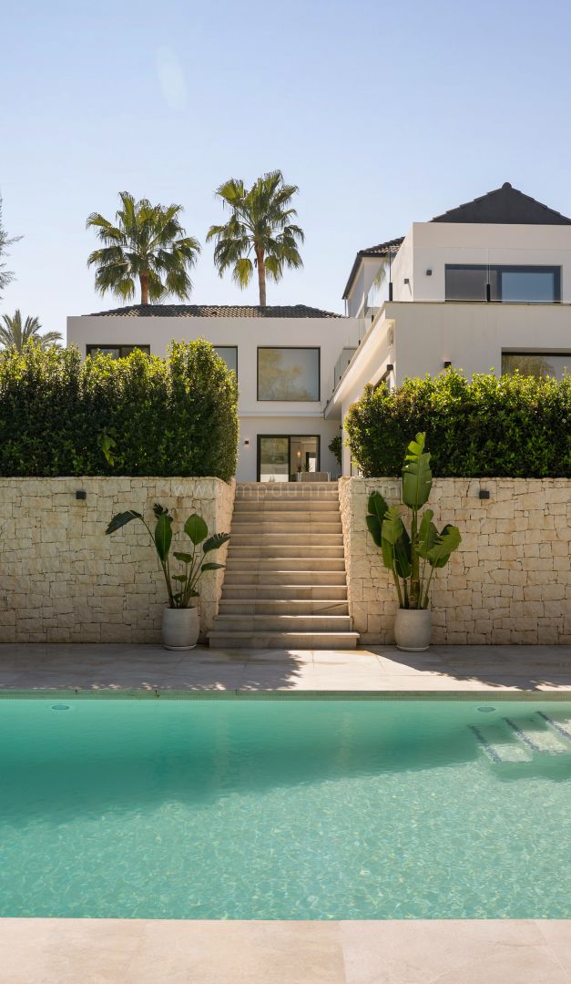 Villa renovada en Las Brisas Marbella con vistas La Concha