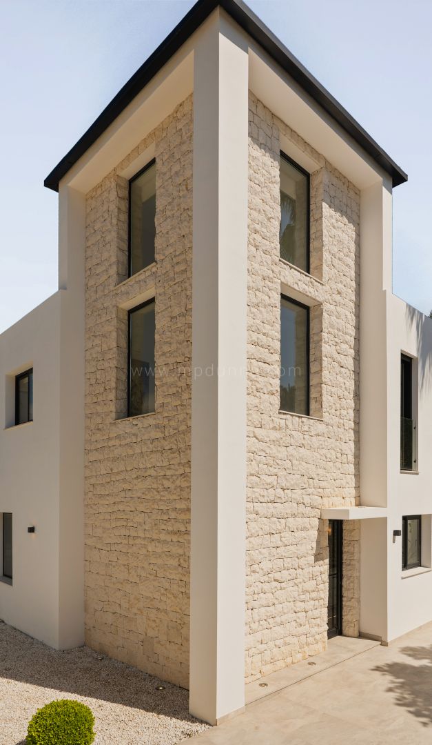 Renovated Villa in Las Brisas Marbella with La Concha Views