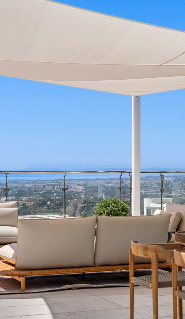Villa semiadosada con vistas al mar en Sierra Blanca, Marbella