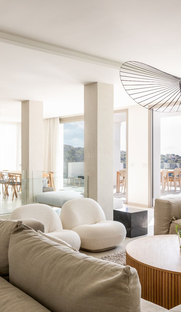 Duplex-Penthouse mit Meer- und Bergblick in Nueva Andalucia