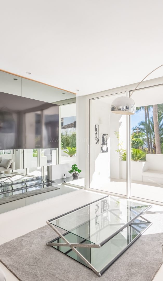 Apartamento Renovado con Terraza en Marina Puente Romano