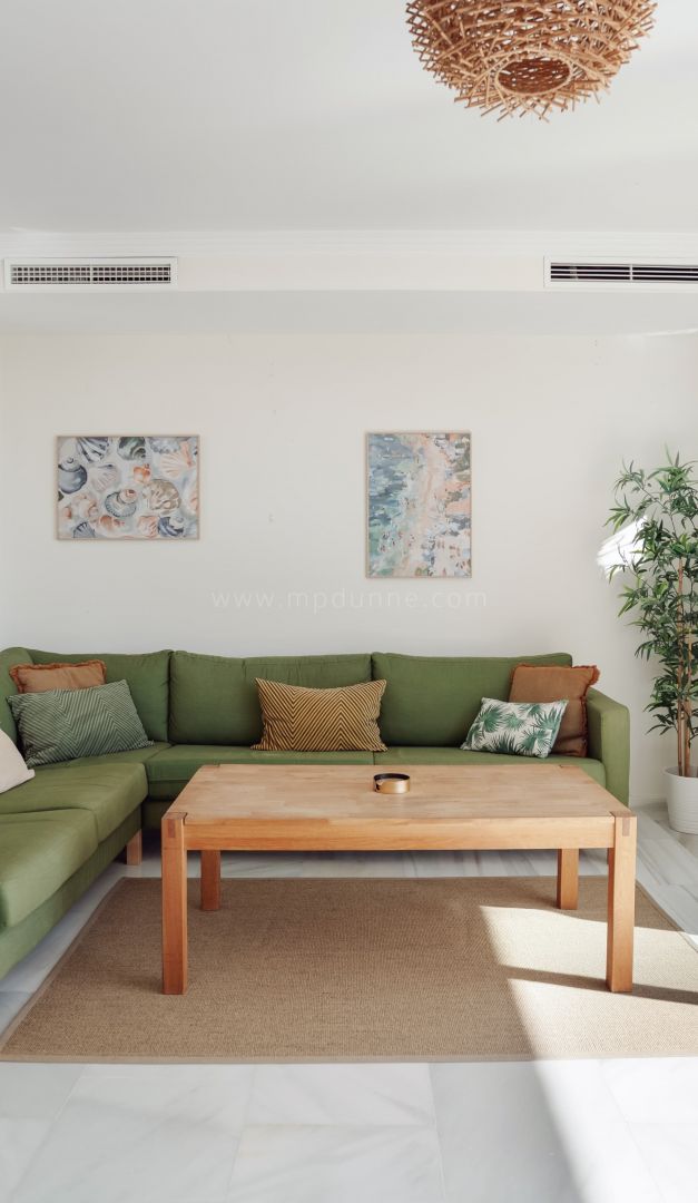 Moderne Zwei-Zimmer-Wohnung mit Meerblick in Royal Gardens, Nueva Andalucía