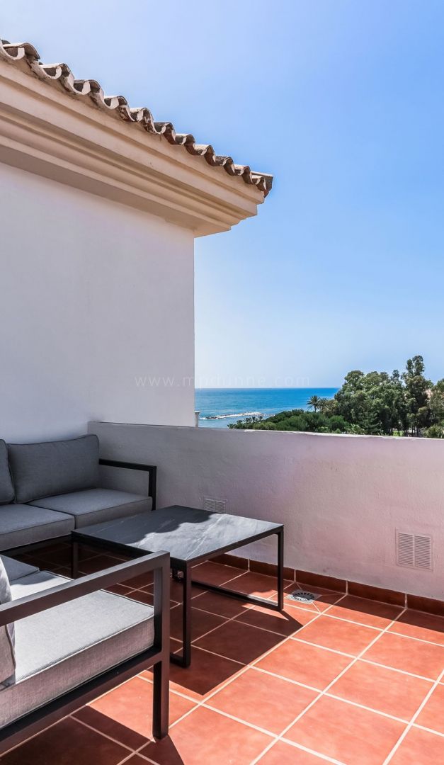 Ático dúplex frente al mar con vistas al mar en Puerto Banús