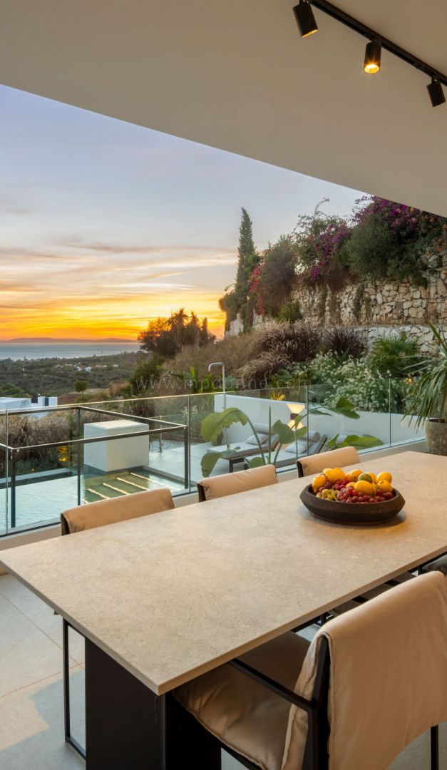 Moderne Villa mit Meerblick in Elviria, Marbella Ost