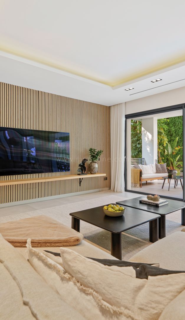 Moderne Fünf-Schlafzimmer-Villa in Nueva Andalucía, Marbella