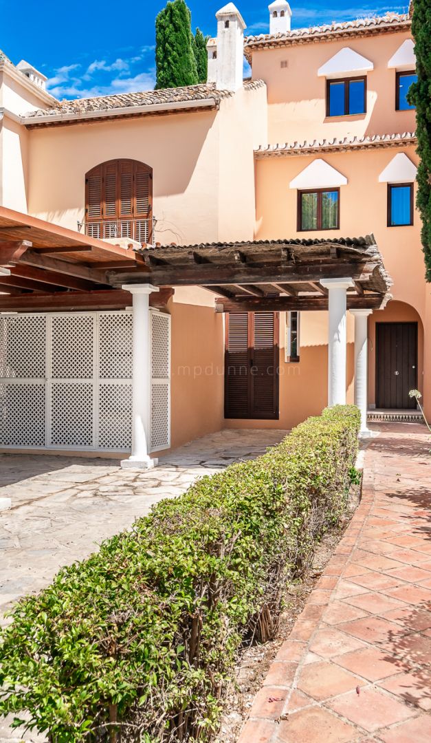 Frontline Beach Townhouse with Sea Views on the New Golden Mile