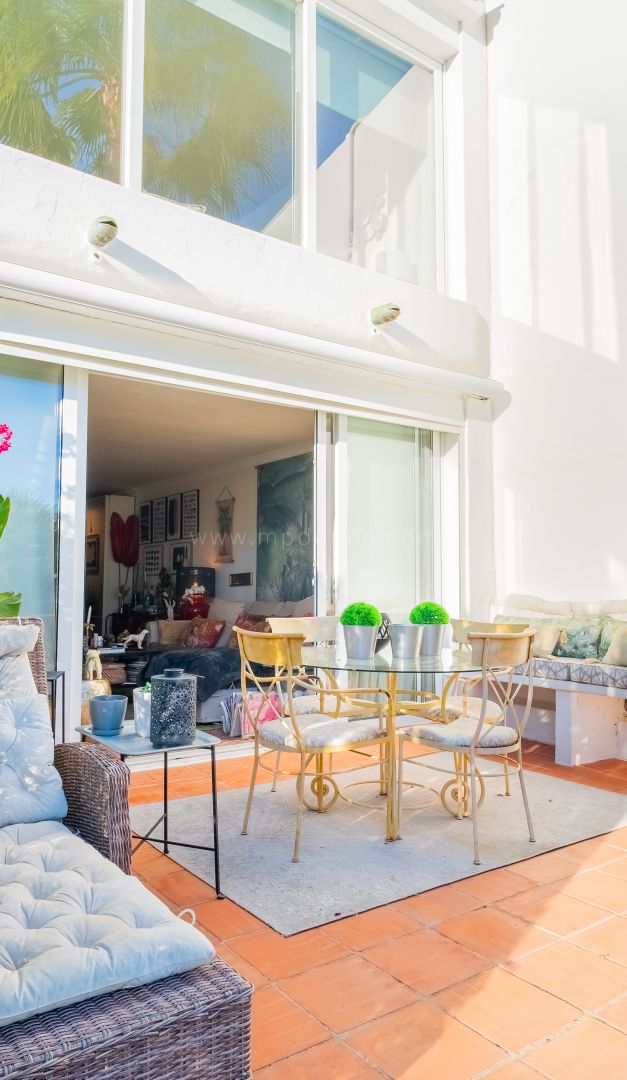 Apartamento en Planta Baja en Primera Línea de Golf en Aloha