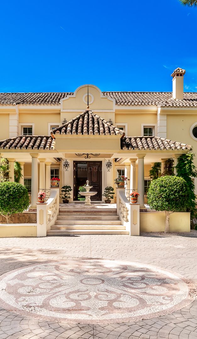 Villa méditerranéenne classique avec vues sur la mer à Sierra Blanca