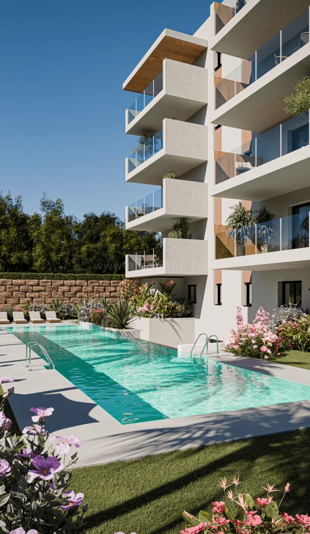 Apartamento de Dos Dormitorios con Terraza en Las Mesas, Estepona