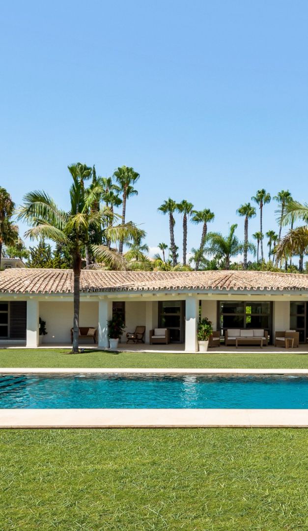 Refurbished Elegant Villa in a Golf Resort in Nueva Andalucia