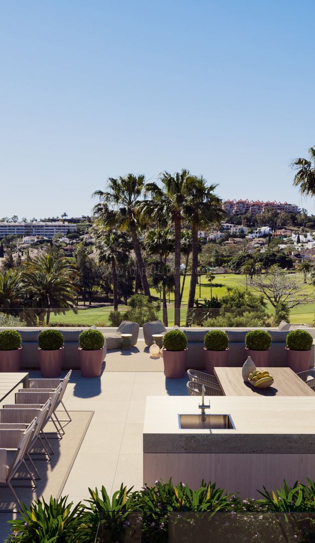 Villa Tesalia Zeitgenössische Golfvilla in erster Reihe in Nueva Andalucia, Spanien