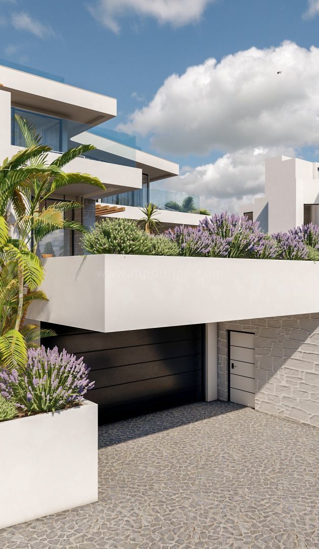 Nouvelles villas en construction près de la plage à Elviria, Marbella
