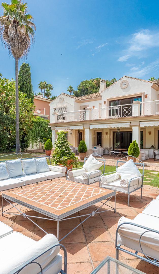 Classic Style Villa in Marbella Golden Mile