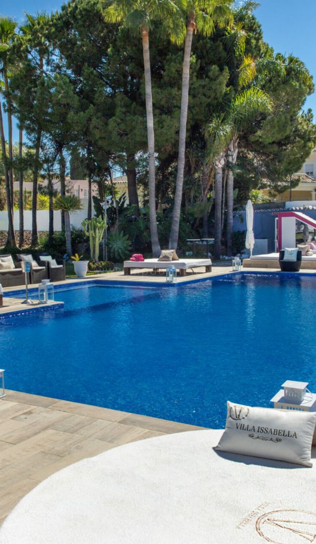 Villa élégante avec vue dégagée sur la mer à Elviria, Marbella Est