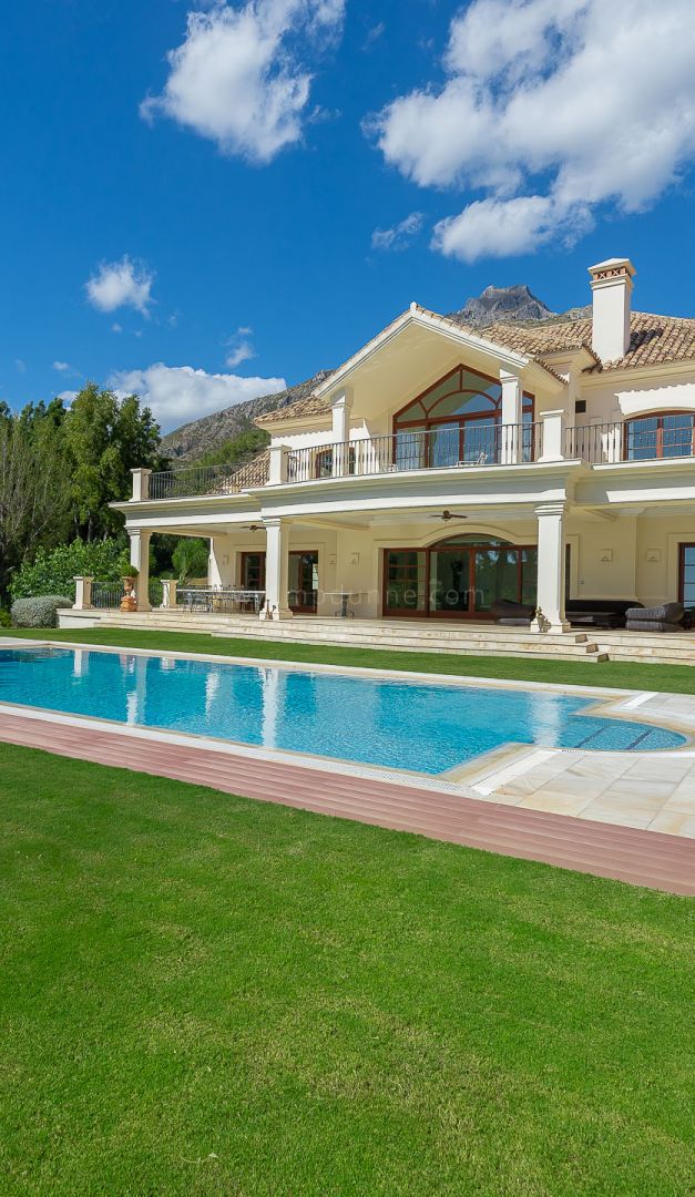 Maison de luxe avec vue sur la mer à Los Picos Sierra Blanca Marbella