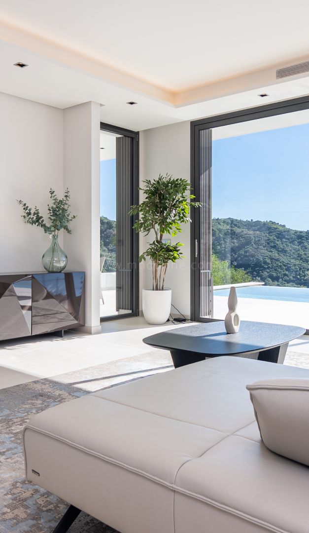 Luxury Villa with Sea Views in La Quinta Gated Community