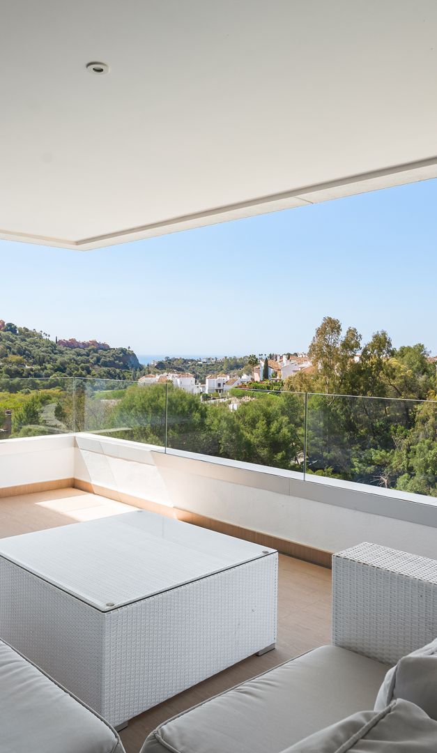 Zeitgenössisches 3-Schlafzimmer-Apartment mit Panoramablick in Botanic, Benahavís