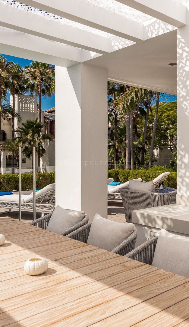 Villa de Lujo con Vistas al Mar en Puente Romano, Marbella