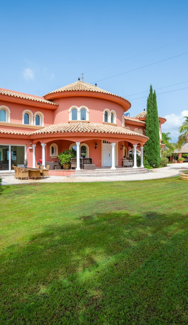 Villa El Paraiso im klassischen Stil mit Panoramablick