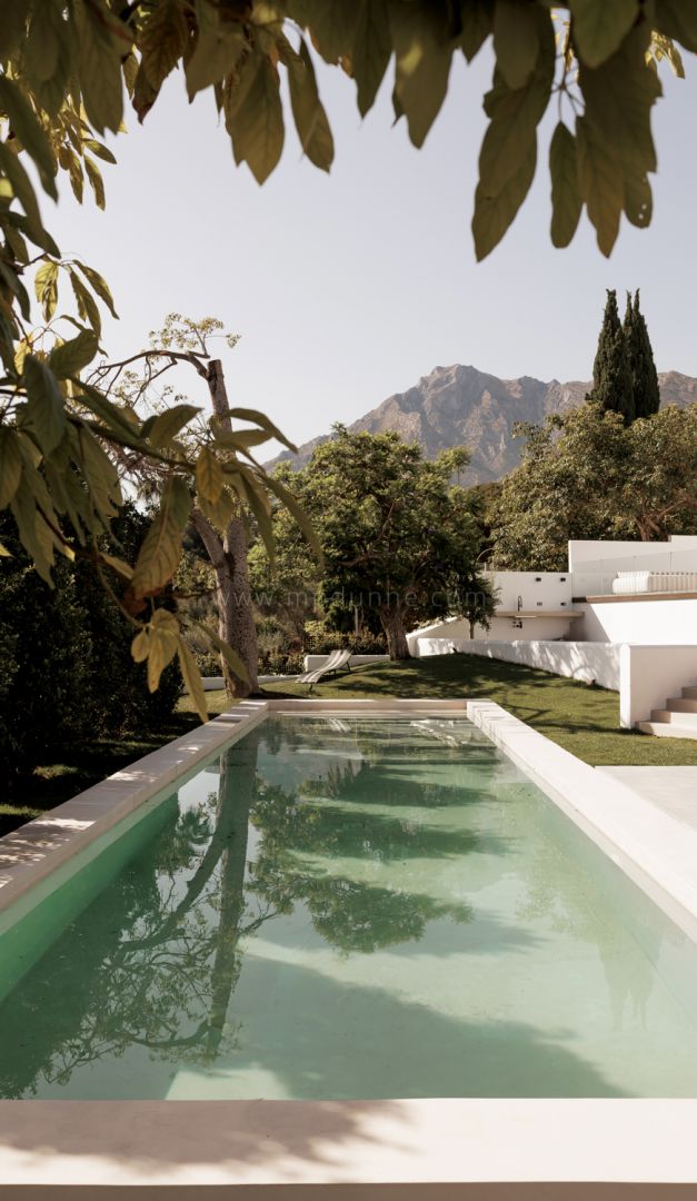 Modern Villa, Mountain Views in Marbella Golden Mile