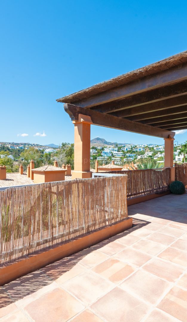 Magnifique penthouse disponible à Benatalaya Benahavis