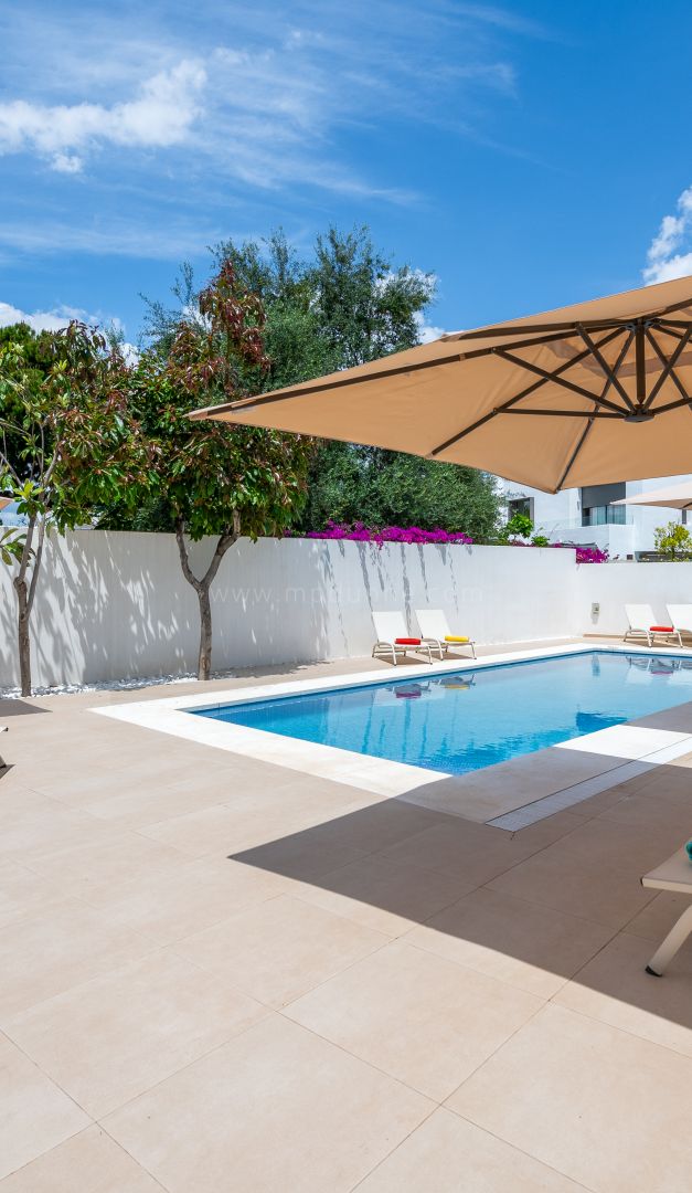 Villa junto a la playa en Marbella para alquiler vacacional en el barrio de Casablanca