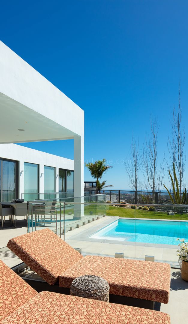 Moderne Villa mit atemberaubendem Panoramablick auf das Meer in El Herrojo