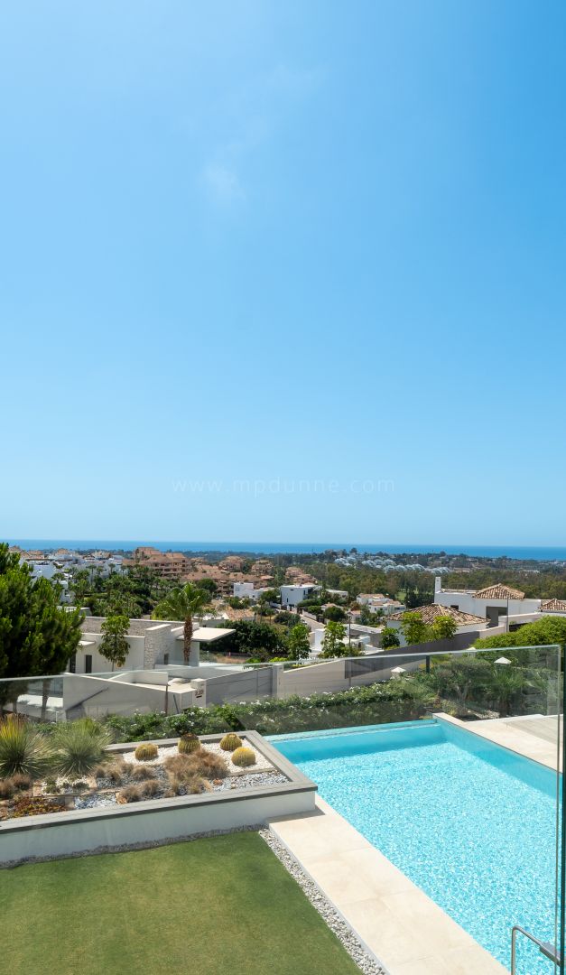 Villa contemporánea con vistas panorámicas.