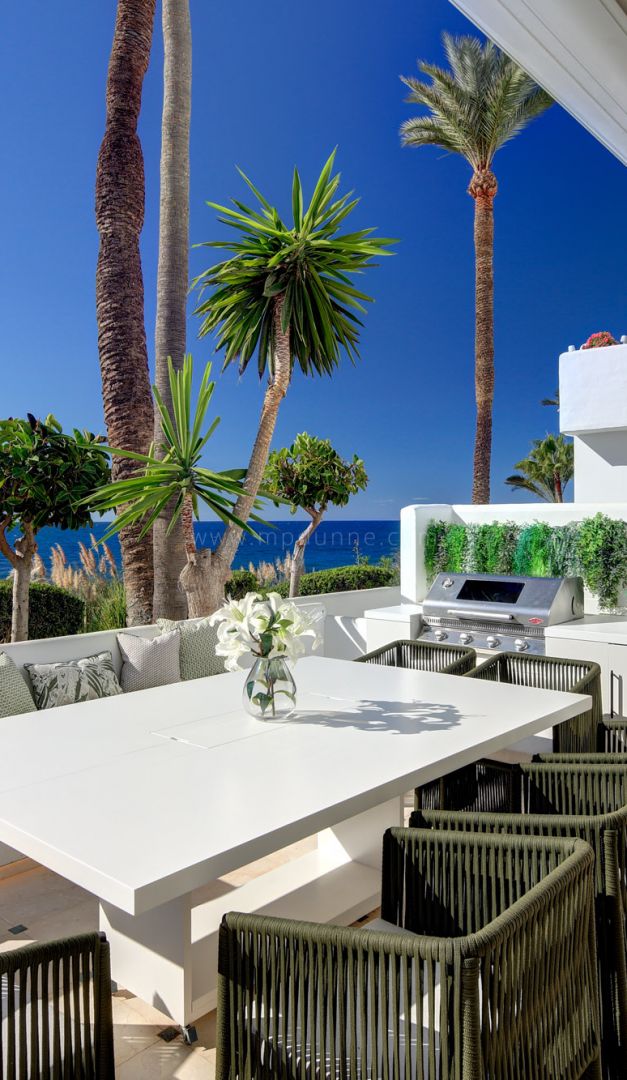 Apartamento primera línea de playa, Marina Puente Romano, Milla de Oro Marbella