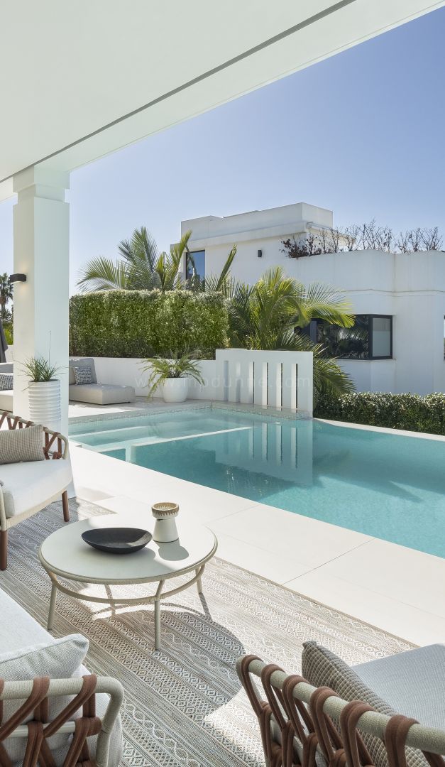 Stunning Modern Villa with Views in Nagüeles