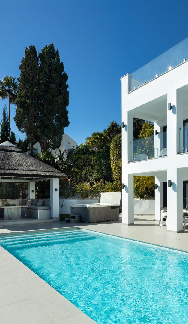 Villa moderna en ubicación privilegiada ideal para su inversión, Nueva Andalucía