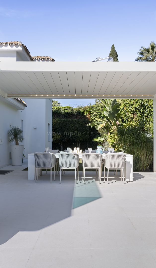 Villa contemporánea renovada en Las Brisas Golf
