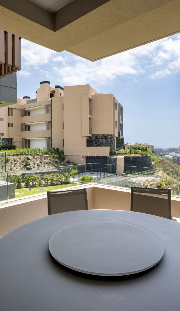 Modernes, nach Westen ausgerichtetes Apartment mit Aussicht in Real de La Quinta