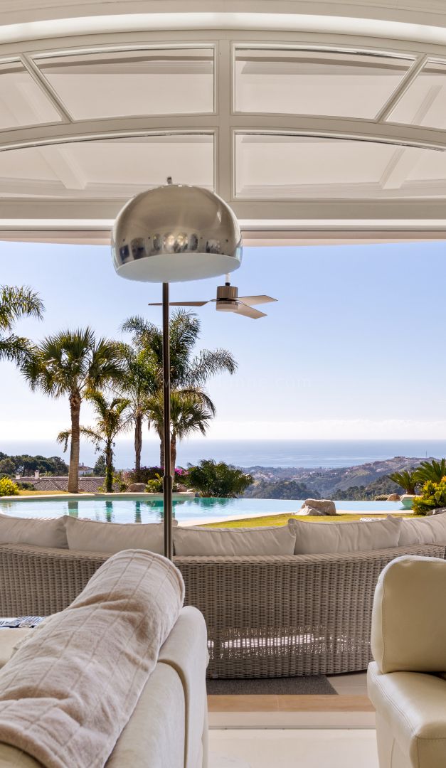 Gran mansión de estilo italiano con vistas panorámicas al mar en La Zagaleta