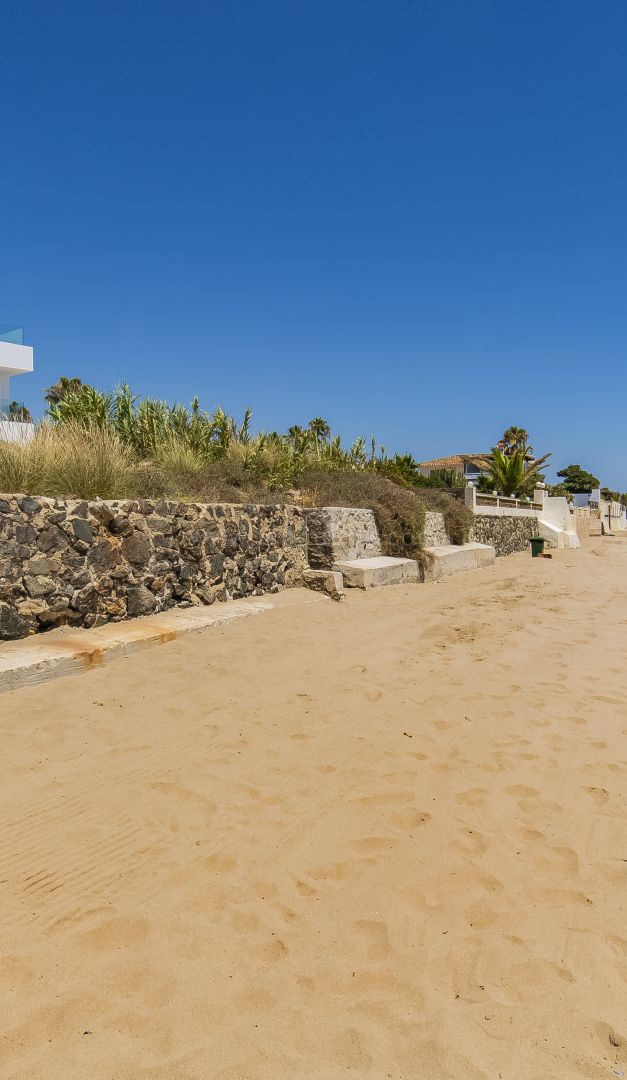 Strandvilla in erster Meereslinie in Costabella