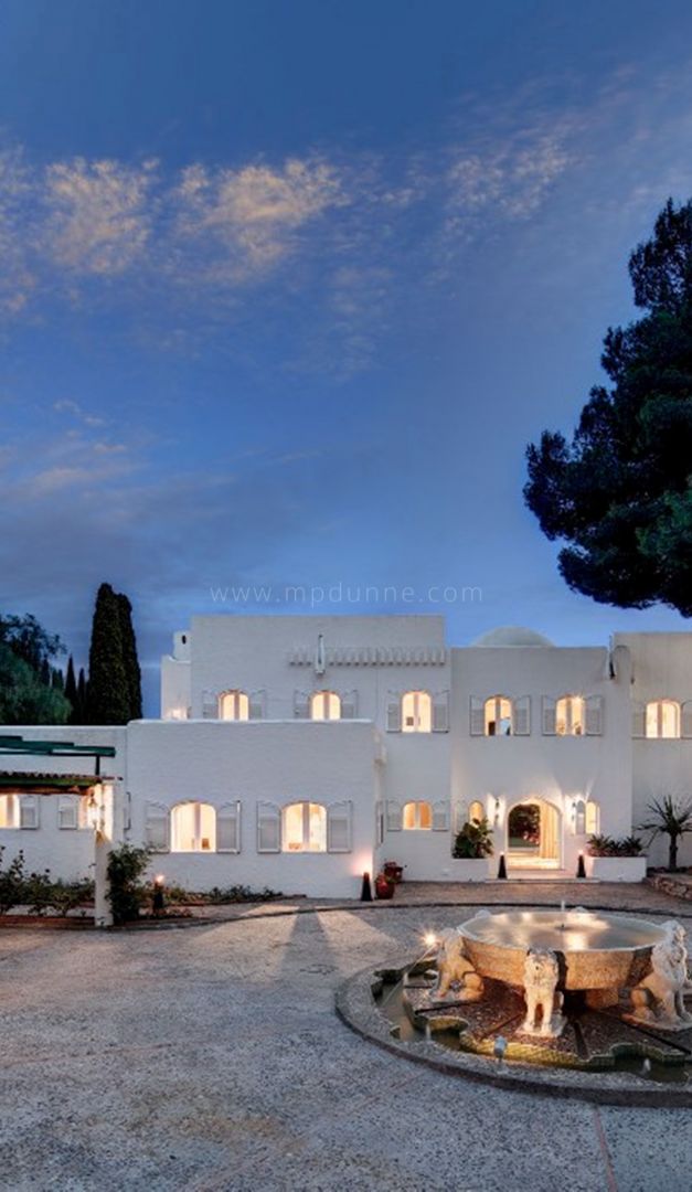 Villa familiale en vente sur un grand terrain, Atalaya Rio Verde, Marbella