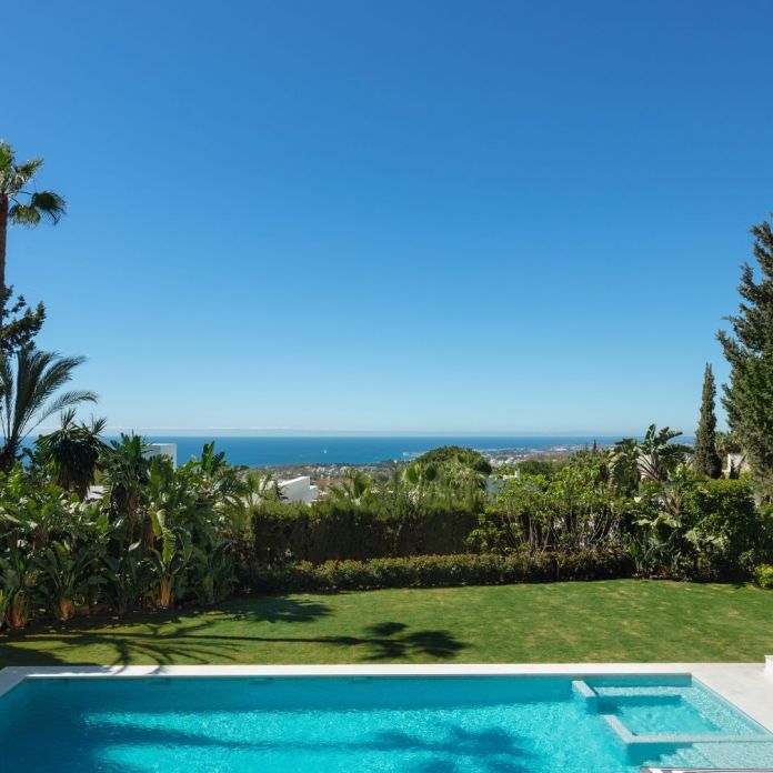 Swimming Pool with Mediterranean Sea view in Sierra Blanca Marbella