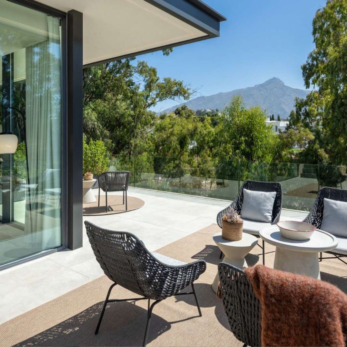 Villa terrace with La Concha mountain views in La Cerquilla, Nueva Andalucía