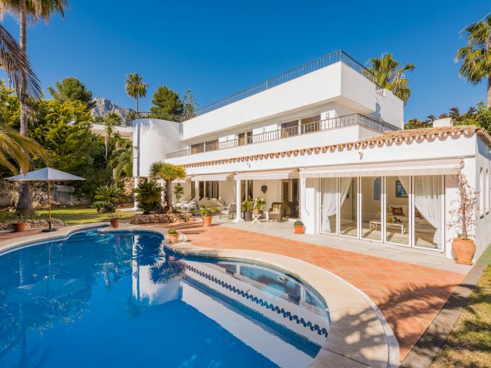 MPDunne Villa for sale in Altos Reales